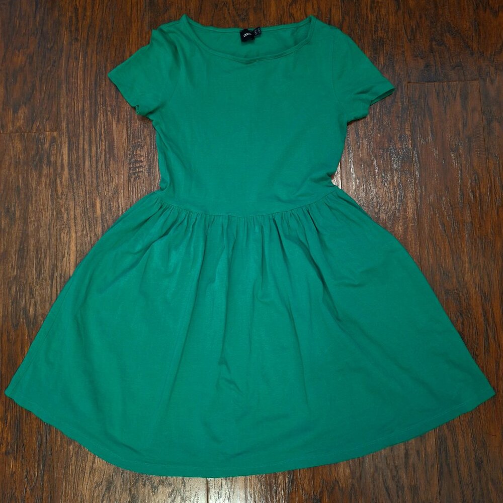 Green short sleeve skater dress Size 8 ASOS